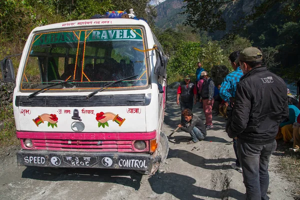 Kalapani Nepal Circa Noviembre 2013 Fallo Del Autobús Una Carretera — Foto de Stock