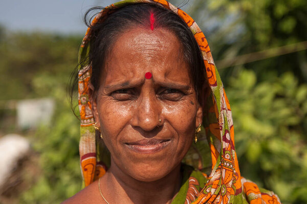 ДИАМОНД ХАРБУР, ИНДИЯ - CIRCA Novembre 2013: лица Индии, ноябрь 2013 года в Diamond Harbour.