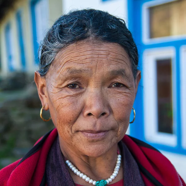 Chheplung Nepal Circa Oktober 2013 Nepalesisk Kvinna Omkring Oktober 2013 — Stockfoto