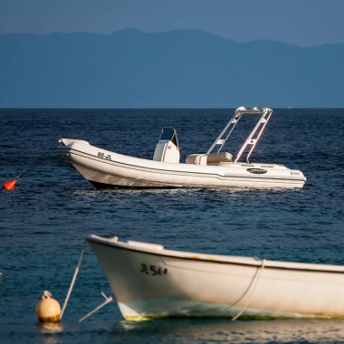 Hırvatistan 'ın Hvar adasındaki Hvar kasabasının güzel manzarası Eylül 2016' da Hvar 'da.