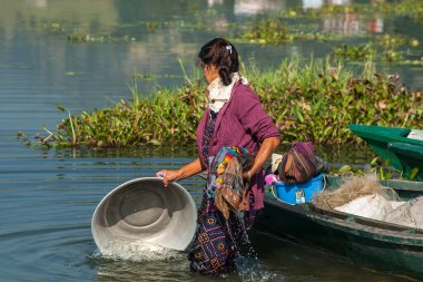 POKHARA, NEPAL - CIRCA NOVEMBER 2013: Pokhara 'da günlük yaşam Kasım 2013 sıralarında Pokhara' da.