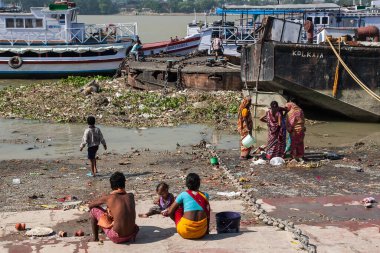 CALCUTTA, INDIA - CIRCA NOVEMBER 2013: Kalküta ghatları Kasım 2013 dolaylarında Kalküta 'da.