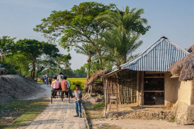 CALCUTTA, INDIA - CIRCA NOVEMBER 2013: Kasım 2013 dolaylarında Kalküta 'da Hint köyünde yaşam.