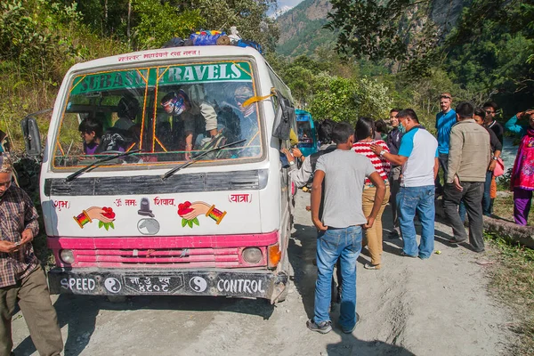 Kalapani Nepal Circa Noviembre 2013 Fallo Del Autobús Una Carretera — Foto de Stock