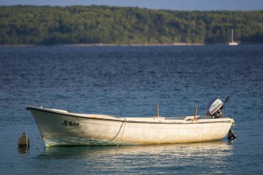 Hırvatistan 'ın Hvar adasındaki Hvar kasabasının güzel manzarası Eylül 2016' da Hvar 'da.