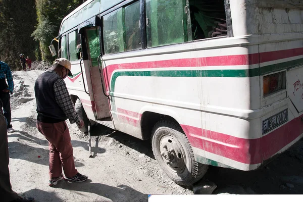 Kalapani Nepal Circa Noviembre 2013 Fallo Del Autobús Una Carretera — Foto de Stock