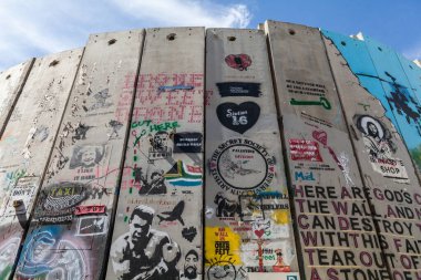 BETHLEHEM, ISRAEL - CIRCA MAYIS 2018: İsrail Batı Şeria bariyeri veya duvarı Mayıs 2018 'de Beytüllahim' de.