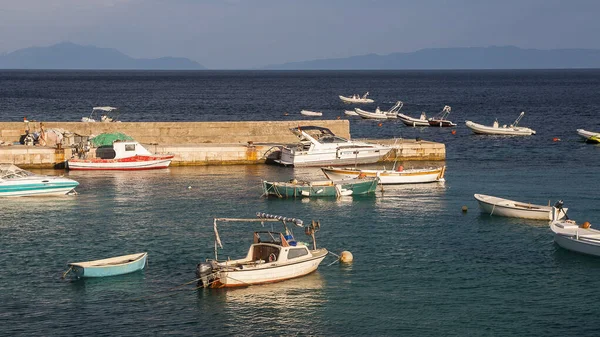 Hırvatistan 'ın Hvar adasındaki Zavala' dan güzel manzara Eylül 2016 'da Hvar' da.