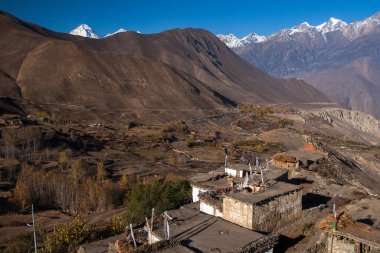 JHARKOT, NEPAL - CIRCA NOVEMBER 2013: Kasım 2013 'te Jharkot köyünün manzarası.