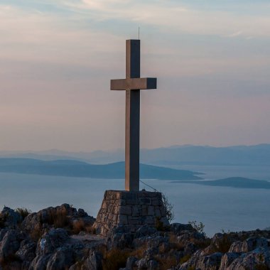 Hırvatistan 'ın Hvar adasındaki Hvar kasabasının güzel manzarası.