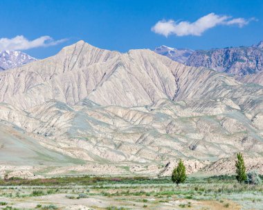 Naryn 'in Kırgızistan bölgesinde güzel dağlar