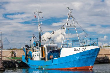 Wladyslawow limanında bir balıkçı teknesi