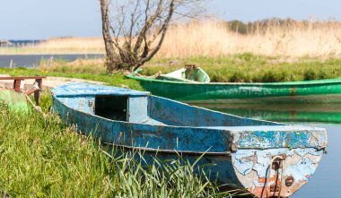 Bir balıkçı limanı. 