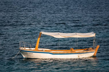 Hırvatistan 'ın Hvar adasındaki Zavala' dan güzel manzara Eylül 2016 'da Hvar' da.