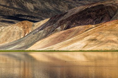 Tacikistan 'da Pamir' de Bulunkul Gölü 'nün güzel manzarası