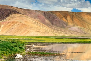 Tacikistan 'da Pamir' de Bulunkul Gölü 'nün güzel manzarası