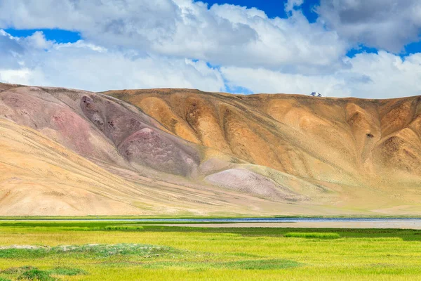 Όμορφη Θέα Της Λίμνης Bulunkul Στο Pamir Στο Τατζικιστάν — Φωτογραφία Αρχείου
