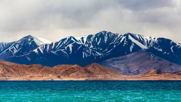 塔吉克斯坦帕米尔的卡拉库尔湖美景 — 图库照片