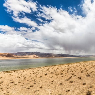 Tacikistan, Pamir 'deki Rangkul Gölü' nün güzel manzarası