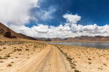 Tacikistan, Pamir 'deki Rangkul Gölü' nün güzel manzarası