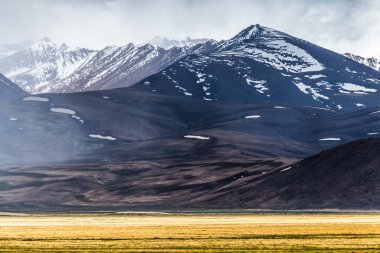 Tacikistan 'daki Pamir Dağları' nın güzel manzarası