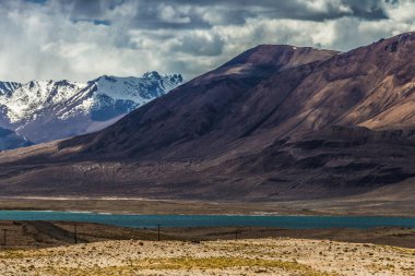 Tacikistan, Pamir 'deki Sasykkul gölünün güzel manzarası