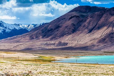 Tacikistan, Pamir 'deki Sasykkul gölünün güzel manzarası