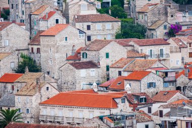 Hırvatistan 'ın Hvar adasındaki Hvar kasabasının güzel manzarası Eylül 2016' da Hvar 'da.