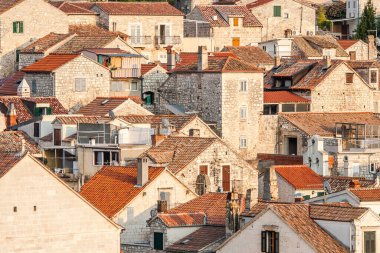 Hırvatistan 'ın Hvar adasındaki Hvar kasabasının güzel manzarası Eylül 2016' da Hvar 'da.