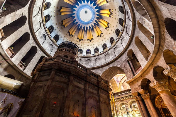 JERUSALEM, ISRAEL - CIRCA MAYIS 2018: Kutsal Mezar Kilisesi