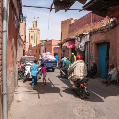 MARRAKECH, MOROCCO - CIRCA EPTEMBER 2014: Marakeş sokakları Eylül 2014 civarı Marakeş 'te.