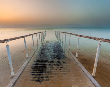 İsrail 'deki Ölü Deniz' in güzel manzarası.