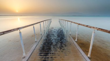 İsrail 'deki Ölü Deniz' in güzel manzarası.