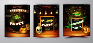 Cadılar Bayramı Partisi Davetiyesi ahşap duvar arka plan üzerinde