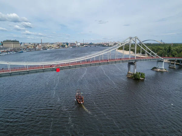 Aerial Drone View Pirate Motor Boat Sails Bridge Dnieper River — Stock Photo, Image
