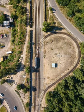 Hava aracı üst görüntüsü. Kiev 'de tramvay yolu.