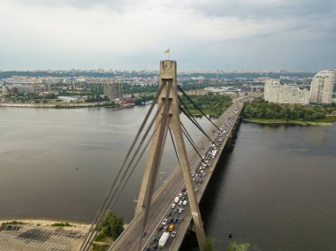 Hava aracı görüntüsü. Kiev 'in kuzey köprüsü.