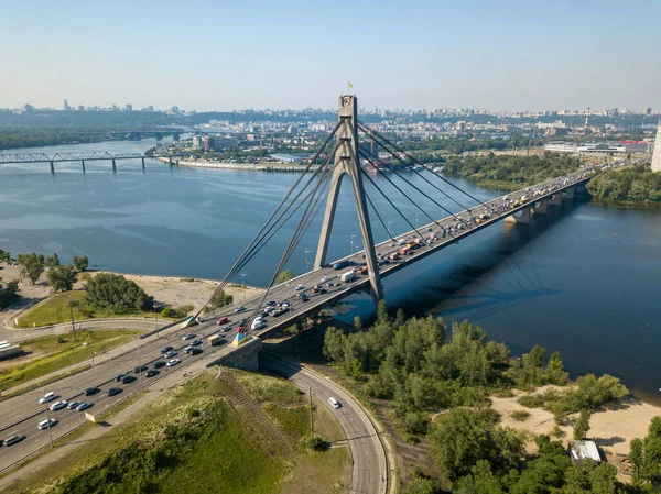 Flygdrönare Bilar Färdas Längs Norra Bron Över Floden Dnepr Kiev — Stockfoto