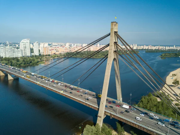 Hava Aracı Görüntüsü Arabalar Kiev Deki Dinyeper Nehri Üzerinden Kuzey — Stok fotoğraf