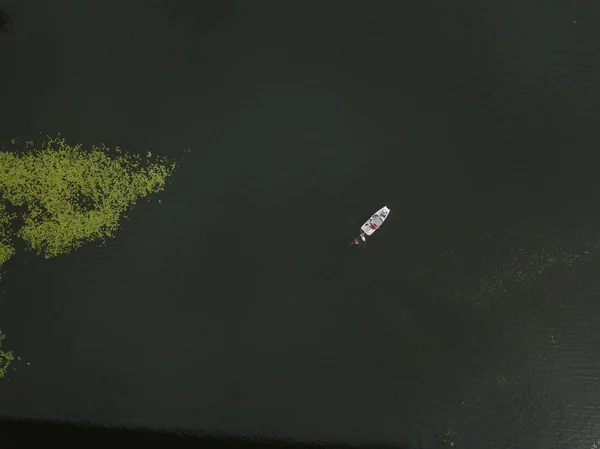Aerial Drone View Motor Boat Water Next Lilies — Stock Photo, Image