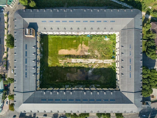 Bovenaanzicht Van Luchtdrone Binnenplaats Van Een Rechthoekig Huis Kiev — Stockfoto