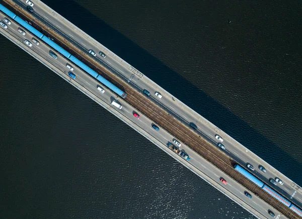 Widok Góry Drona Pociągi Metra Kijowie Przejeżdżają Przez Most Nad — Zdjęcie stockowe