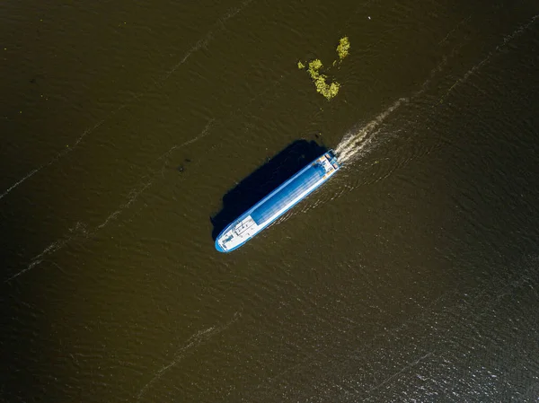 Vista Aérea Drones Navio Está Navegando Longo Rio — Fotografia de Stock