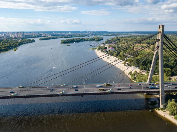 Vista Aérea Drones Carros Viajam Longo Ponte Norte Através Dnieper — Fotografia de Stock