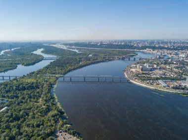 Kiev 'deki Dinyeper Nehri' nin insansız hava aracı görüntüsü