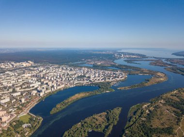 Dinyeper ve Kiev 'in yukarıdan görünüşü.