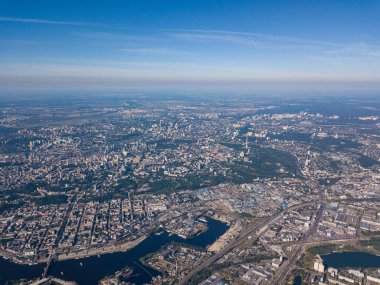 Dinyeper ve Kiev 'in yukarıdan görünüşü.