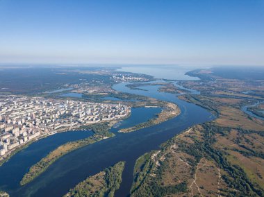 Dinyeper ve Kiev 'in yukarıdan görünüşü.