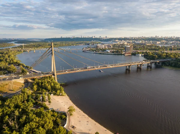 Kuzey Köprüsü Nün Kiev Deki Dinyeper Üzerindeki Hava Aracı Görüntüsü — Stok fotoğraf