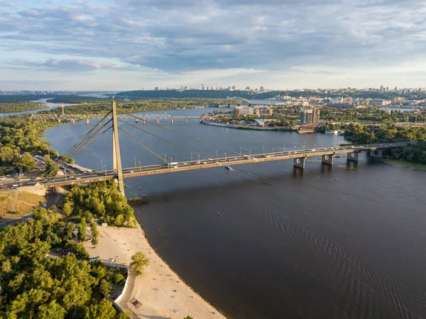 Kuzey Köprüsü Nün Kiev Deki Dinyeper Üzerindeki Hava Aracı Görüntüsü — Stok fotoğraf